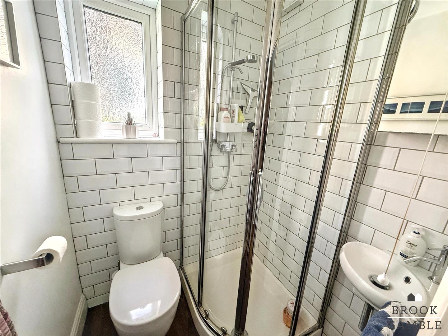 3 Bedroom House. Longland Road in Eastbourne, East Sussex 19